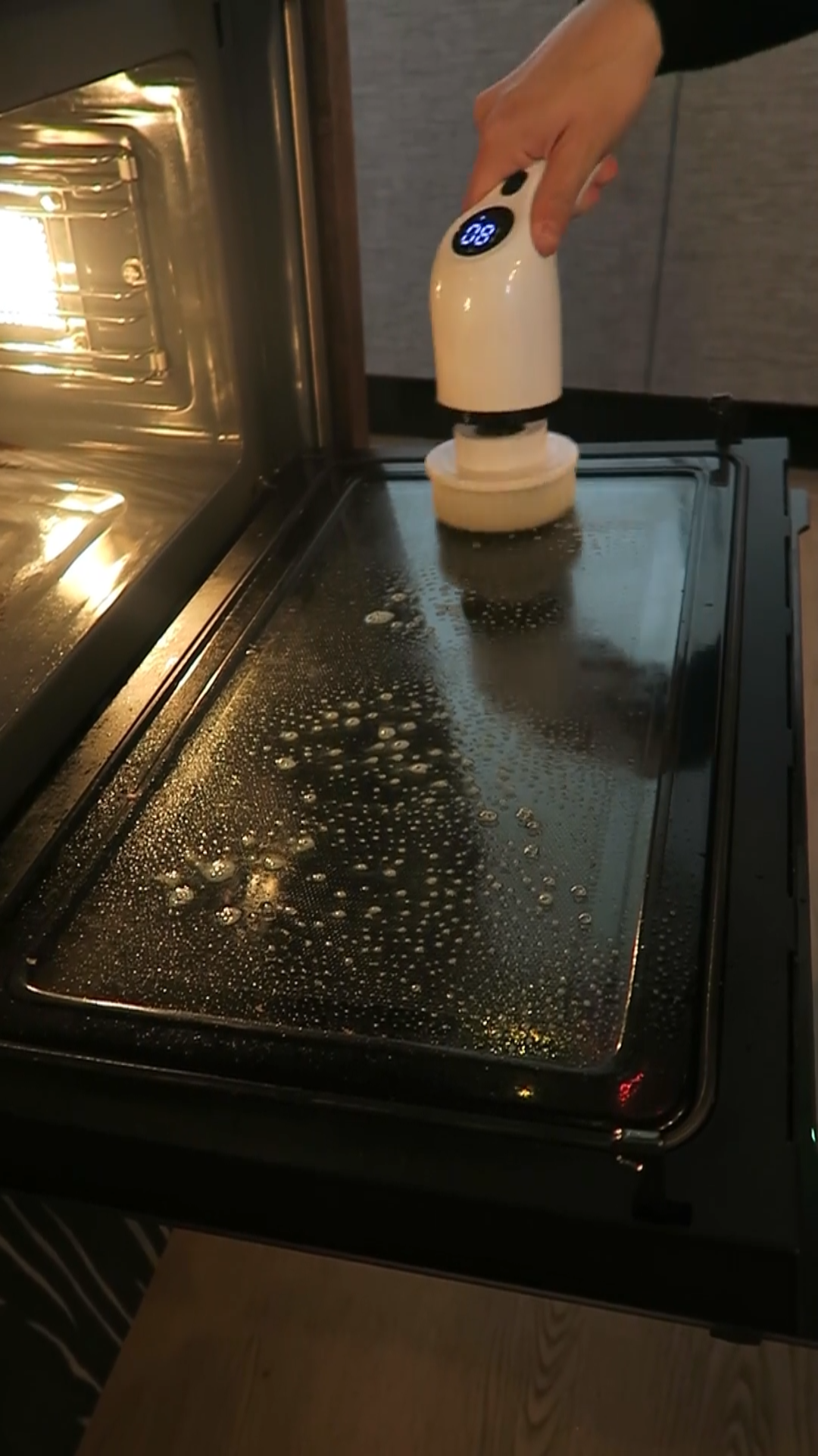 Top voor de binnenkant van mijn oven, daar wil nog weleens het een en ander aanbakken.