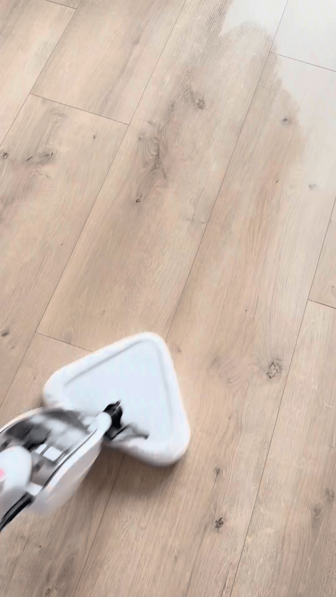 Met al die opzetstukken kan ik echt alles schoonmaken, van de vloer tot de bank. Superhandig!